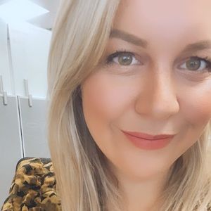 Meet your Posher, Adrienne